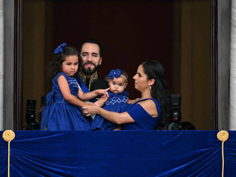 El look de Gabriela Rodríguez y sus hijas en la toma de posesión de Bukele