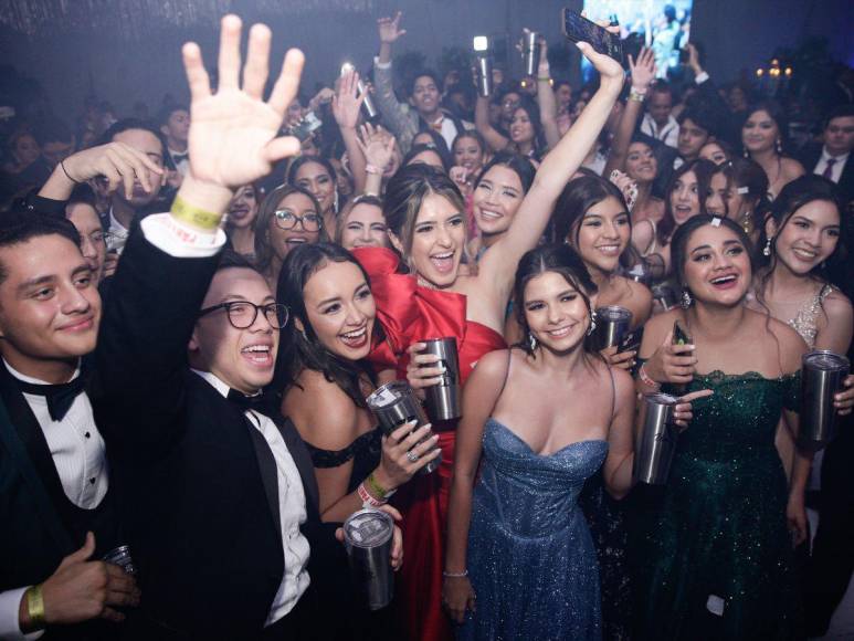 DelCampo School: Prom Night 2023, un desfile de estilos románticos y glamour sobrio