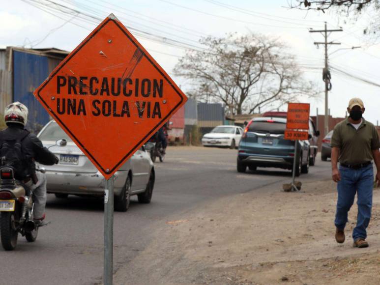 Baches, tierra y polvo: inicia la compactación para la nueva carretera de la salida a Olancho