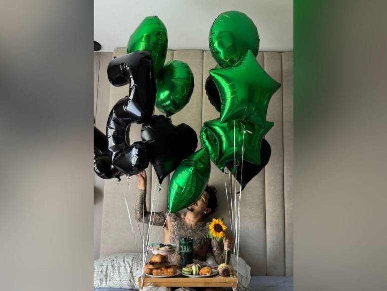 Christian Nodal celebra su cumpleaños 25 muy consentido por Cazzu