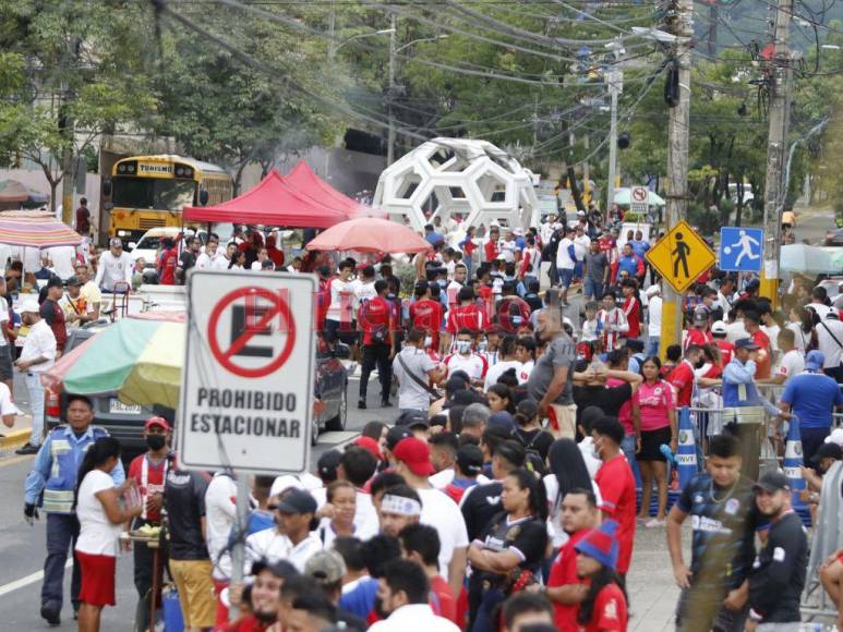 Ni el feriado por Independencia frena al olimpismo: inmensas filas para el Olimpia-Diriangén