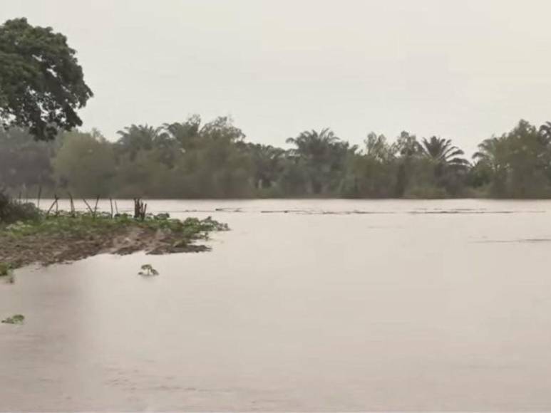 Fuertes inundaciones en la zona norte de Honduras por frente frío