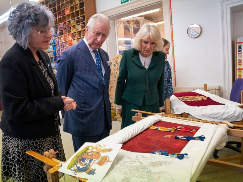 Oro y bordados, las lujosas prendas ceremoniales que se usarán en la coronación de Carlos III