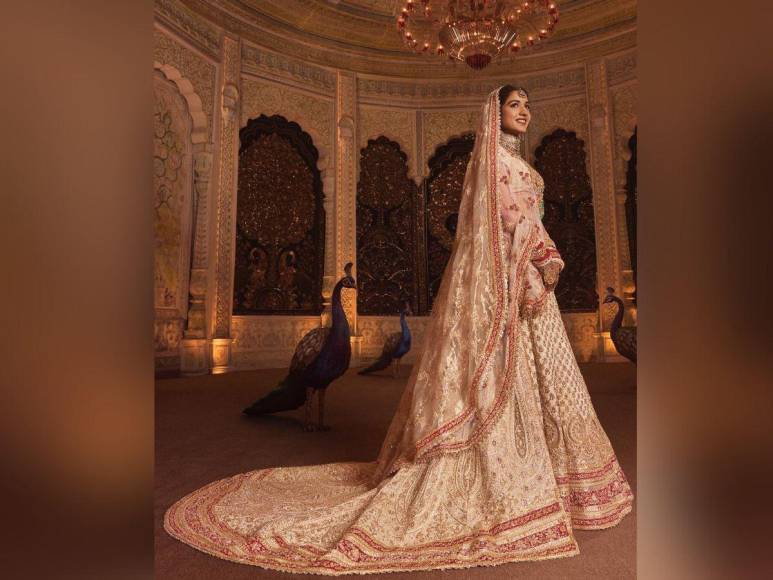 El vestido de novia lleno de tradiciones de Radhika Merchant