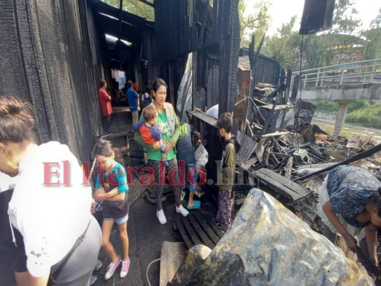 Mercado de la primera avenida quedó hecho cenizas tras incendio (Fotos)