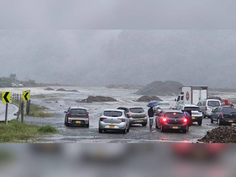 Las imágenes tras el alud de tierra que ya suma 33 muertos en Colombia