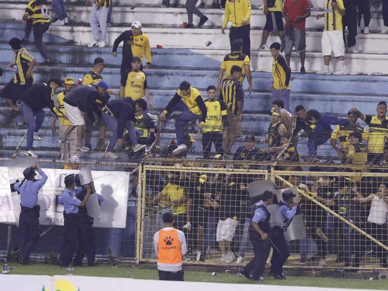 ¡Nada ha cambiado! Relajo de barra de Real España tras clásico