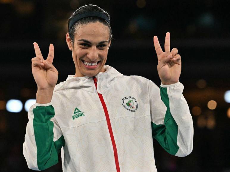 Argelia celebra con alegría la medalla de oro de la boxeadora Imane Khelif