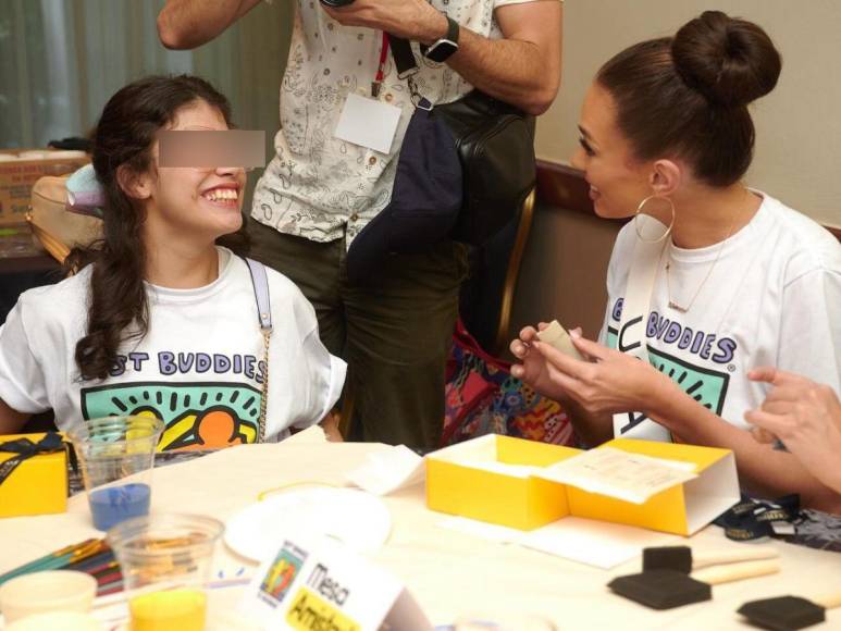 Candidatas de Miss Universo enternecen las redes con su visita a niños