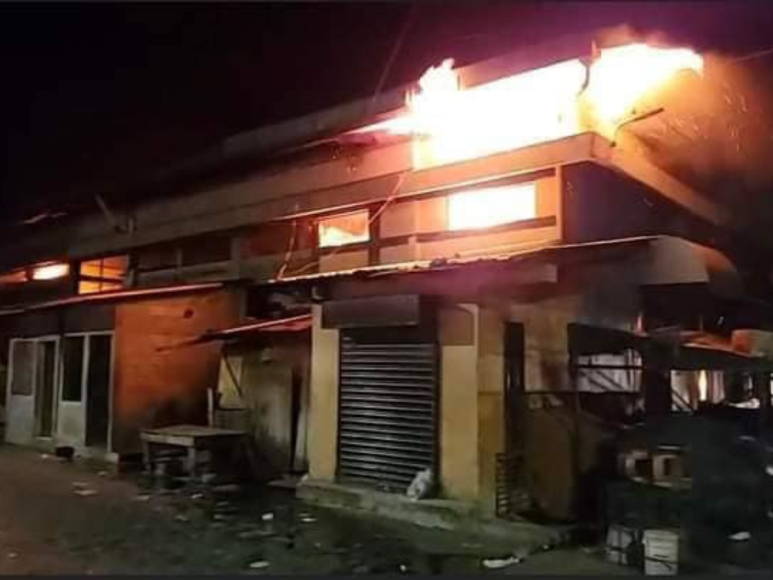 Incendio consume al menos 150 locales en el mercado municipal de Nacaome, Valle