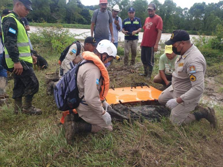 Un niño muerto y un desaparecido: Lo que se sabe sobre la tragedia de migrantes brasileños en río Guayambre