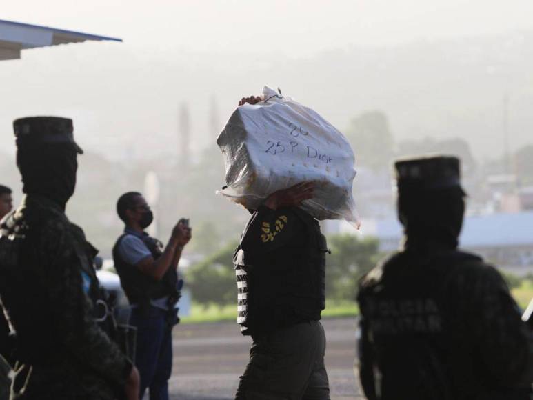 Así fue el traslado de cuatro toneladas de cocaína decomisadas en Caribe de Honduras