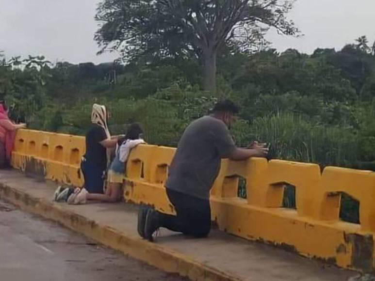 FOTOS: Hondureños claman de rodillas a Dios para que Julia no afecte a Honduras