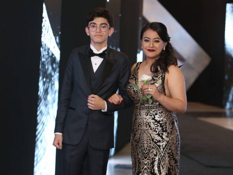 Sobriedad y tradición en la Prom Night 2023 de la Elvel School