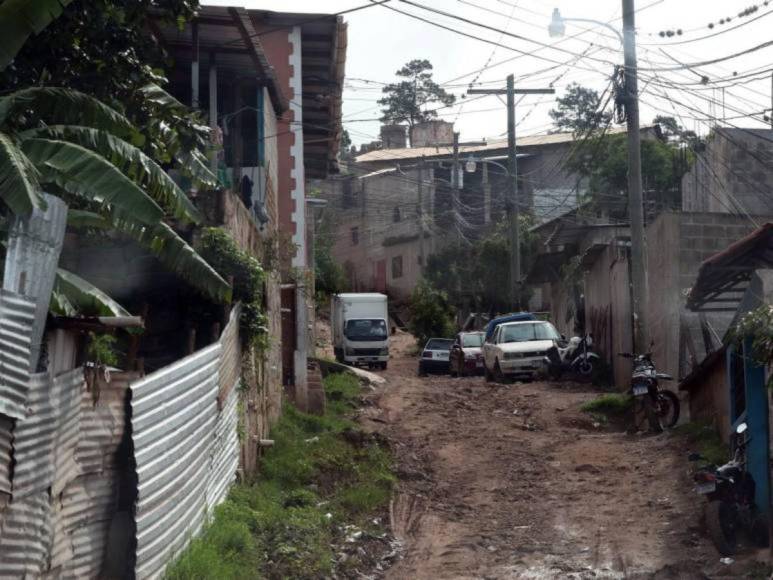 Las imágenes de la tardía intervención en la colonia Mirador de Oriente tras crimen de jóvenes