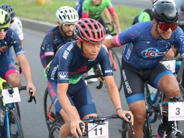 Juventud y tercera edad viven la adrenalina en la Vuelta Ciclística 2022 de EL HERALDO