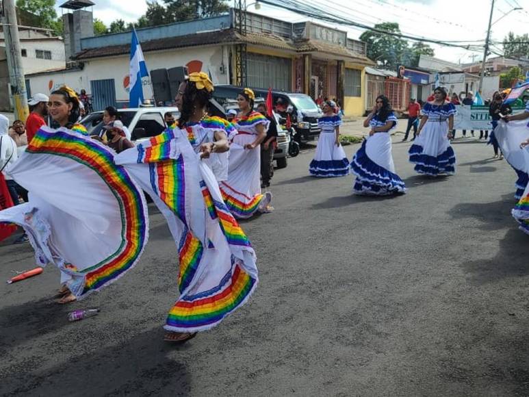 Junto a la Resistencia, así fue la marcha de la comunidad LGTBI+