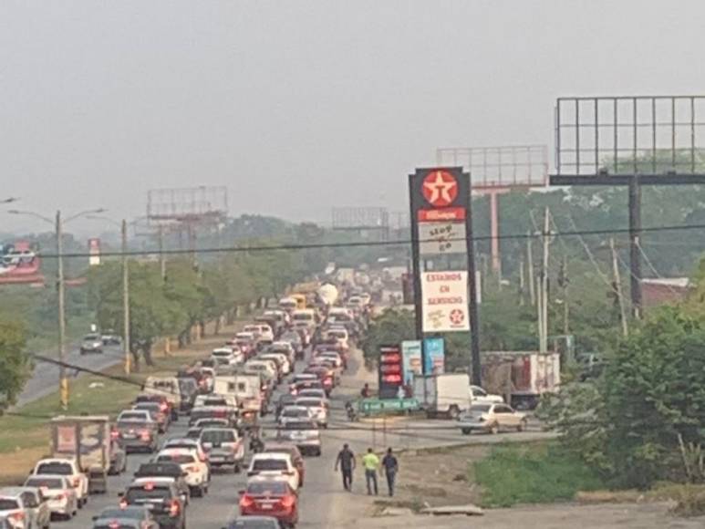 Largas filas, caminatas forzadas y pérdidas deja paro de transporte en varias zonas de Honduras