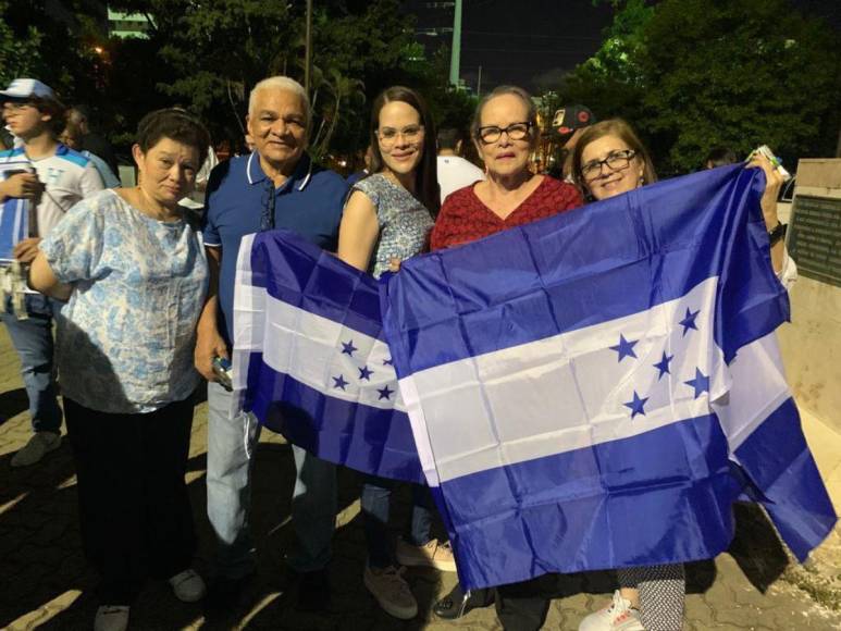 ¡Garra catracha! Aficionados hondureños presentes en Dominicana para el duelo de la H frente a Cuba