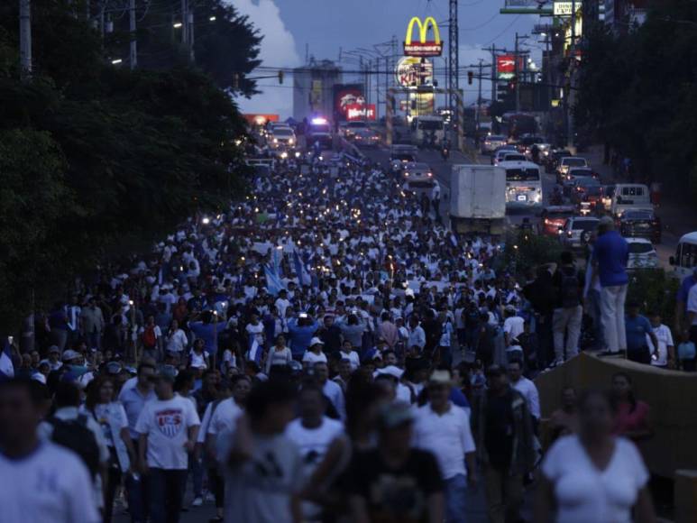 Así avanza marcha de las antorchas que exige renuncia de Xiomara Castro