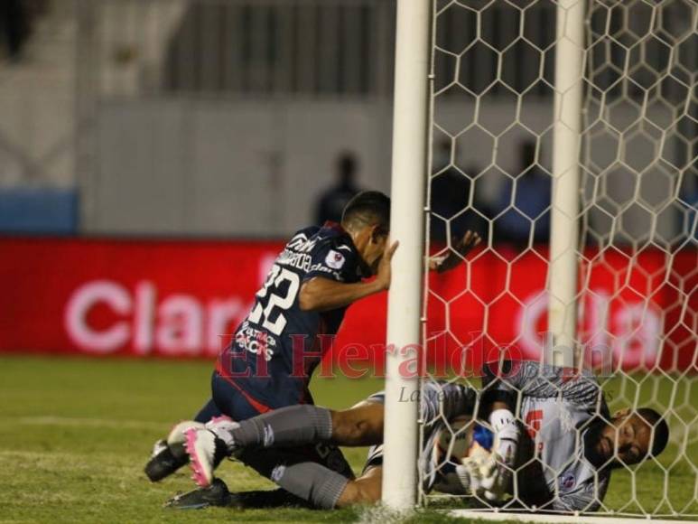 Zafarrancho, polémica y un emotivo saludo: Las imágenes que dejó el Motagua-Olimpia