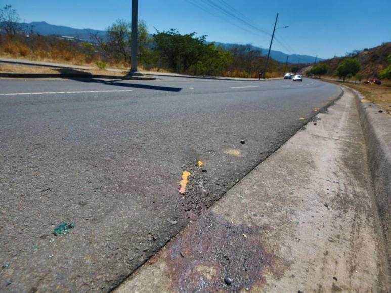 Fotos inéditas de la zona del accidente en el anillo periférico donde murieron dos universitarias