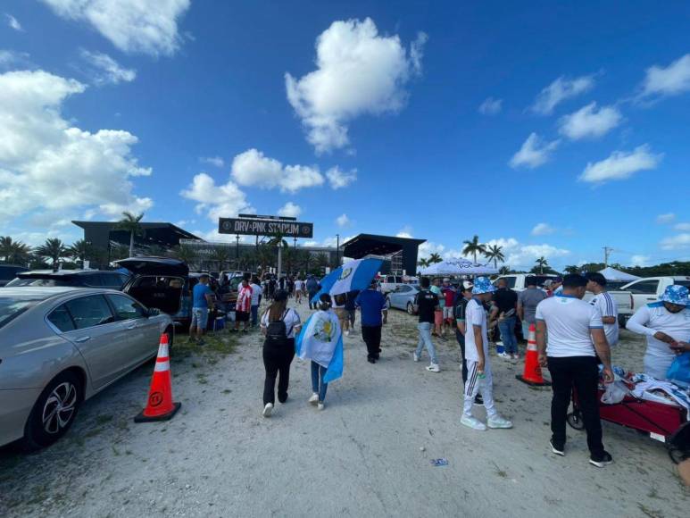 Fiesta catracha en Florida para el debut de Rueda en el Honduras vs Guatemala