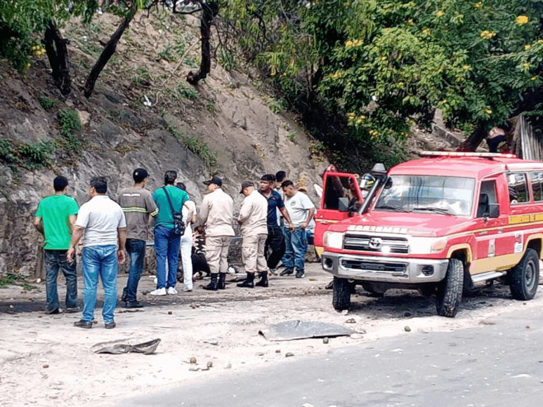 Imágenes del brutal choque de una rastra en El Carrizal; hay dos muertos