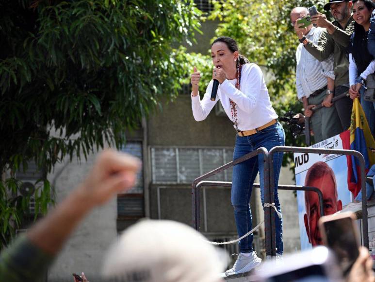 María Corina Machado sale de la clandestinidad y lidera manifestaciones contra Maduro