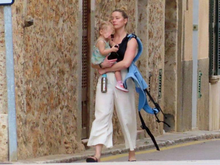 Así vive Amber Heard refugiada en España y con una nueva identidad