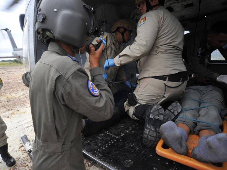 Así fue el traslado aéreo de las víctimas del accidente en Olancho