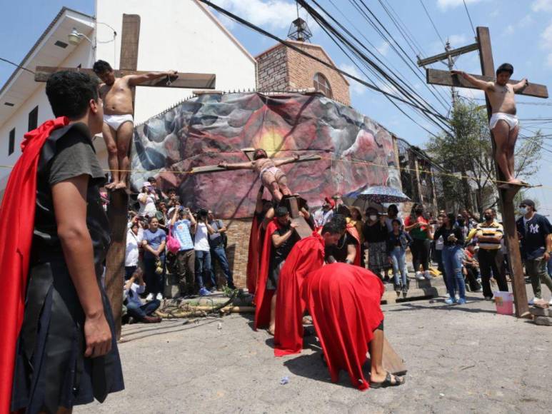 Las 25 imágenes más espectaculares de los Vía Crucis en Tegucigalpa