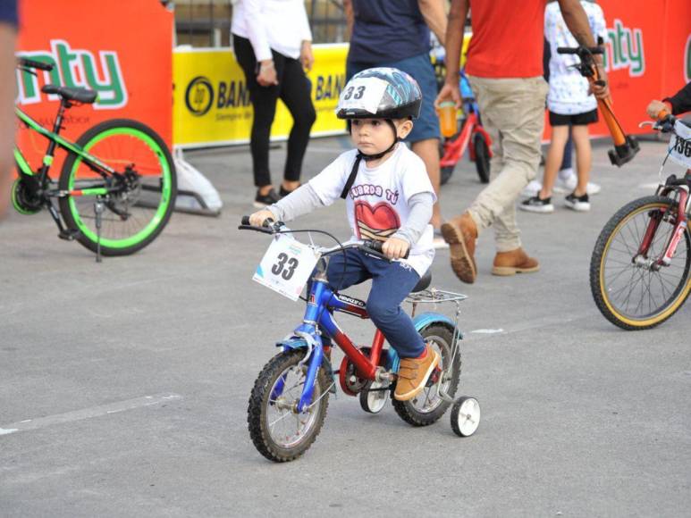 ¡Vamos, pedaleen!: Así arrancó la Vuelta Ciclística Infantil 2023