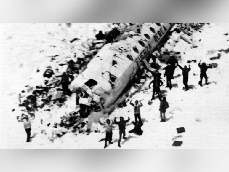 La sociedad de la nieve: fotos reales y adaptaciones del accidente en 1972