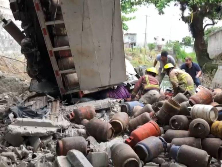 “¡Ay, mi brazo!”: Desgarradoras imágenes del accidente que dejó una mujer muerta y tres heridos en Copán