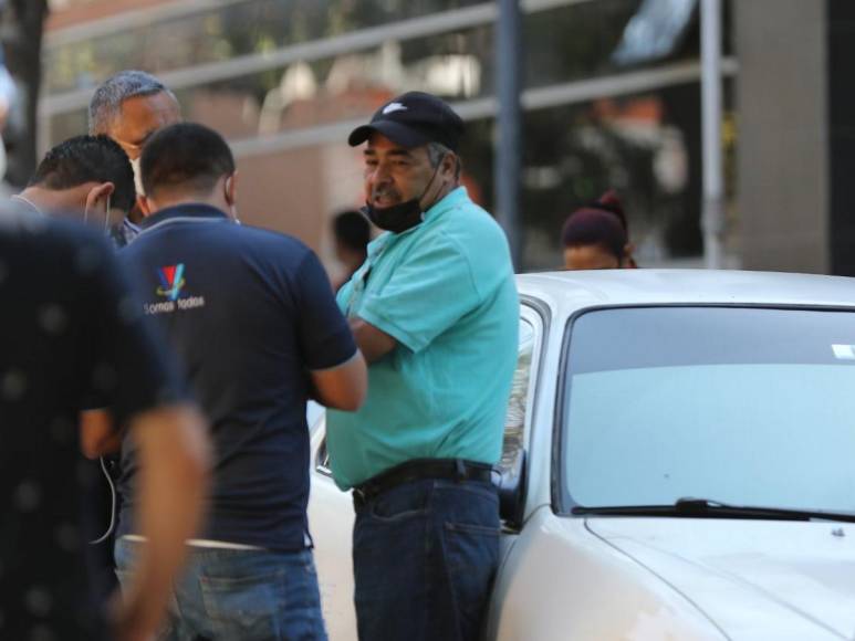 Desgarradoras fotos: familiares retiran cuerpos de jóvenes muertas en accidente en el anillo periférico