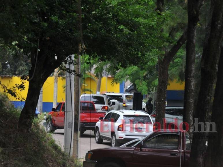 Familia de expresidente Hernández llega a los Cobras, en la que sería su última visita (Fotos)