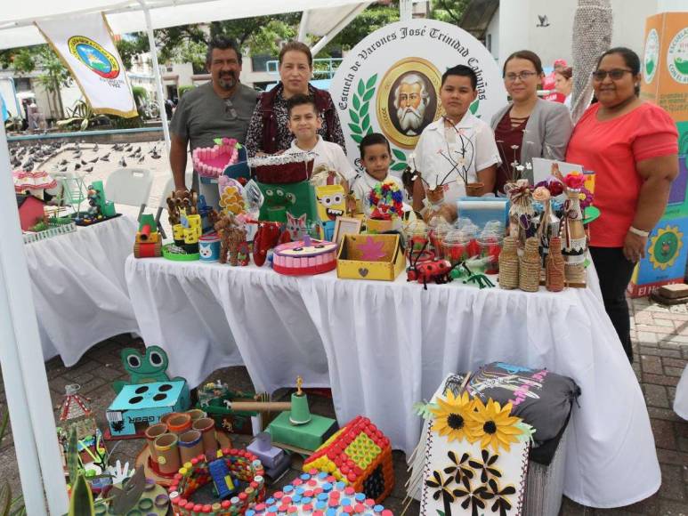 Creatividad y conciencia ambiental: así se desarrolla la Feria de Reciclaje de Escuelas Amigables con el Ambiente