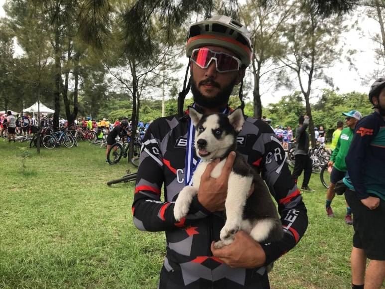 Las mascotas también formaron parte de la Vuelta Ciclística 2023