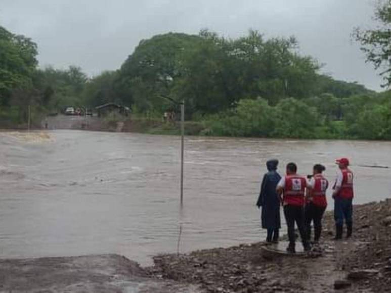 Primeras lluvias dejan en evidencia deficiente construcción de borda por parte de la SIT en Costa de los Amates