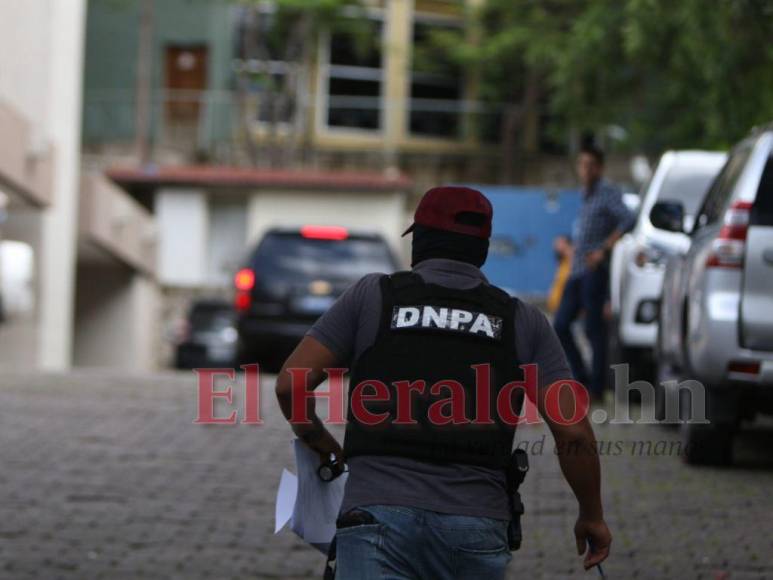 Bajo fuerte resguardo policial y en caravana: Así fue el traslado de Michael Derringer Powery a la CSJ