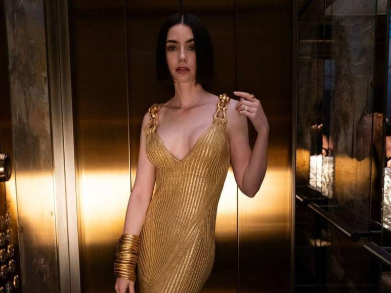 Lily Collins arrasa en el estreno de Emily In Paris en Roma con un escotado vestido dorado