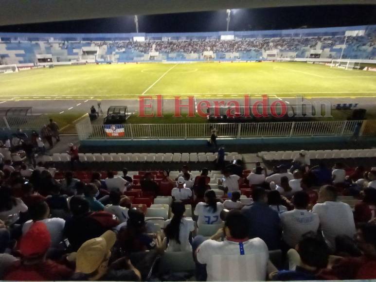 ¡Infierno blanco! Así se vive la previa del Olimpia-Municipal en el Chelato Uclés