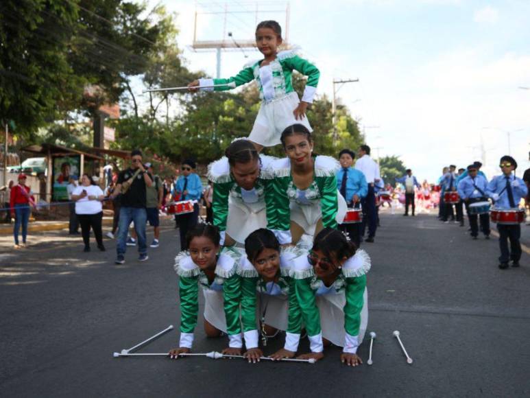 Así resaltaron las palillonas y pomponeras de primaria en las fiestas de independencia 2023