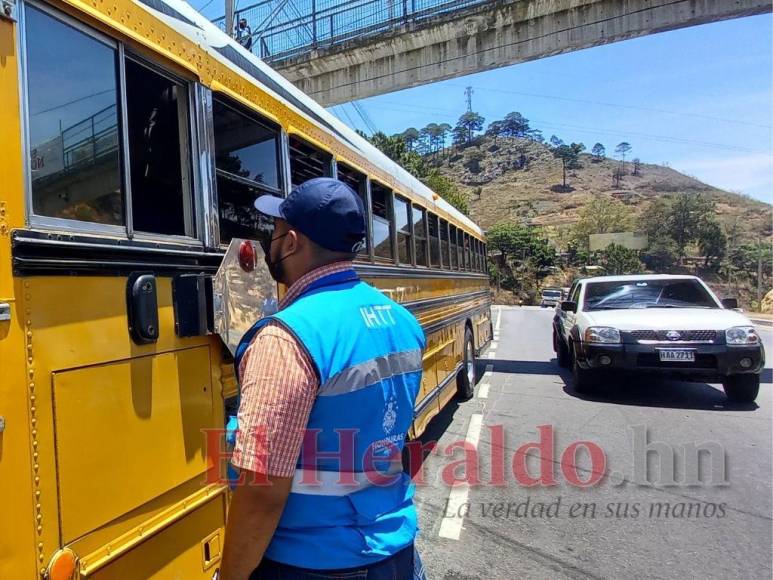 Inicia éxodo de vacacionistas y arrancan operativos en Semana Santa (FOTOS)