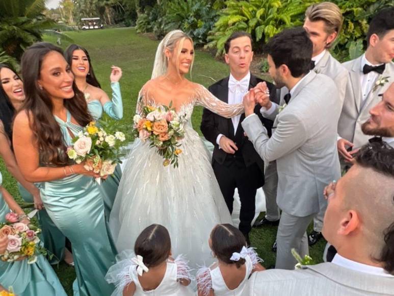 Los tres vestidos de novia que lució Lele Pons en su boda con Guaynaa