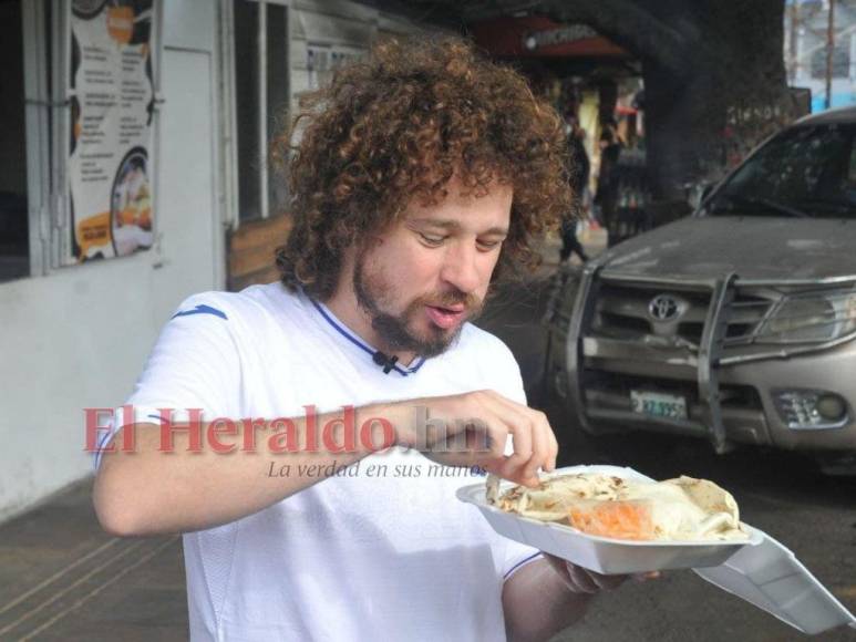 En imágenes: así saborea Luisito Comunica las baleadas en la capital