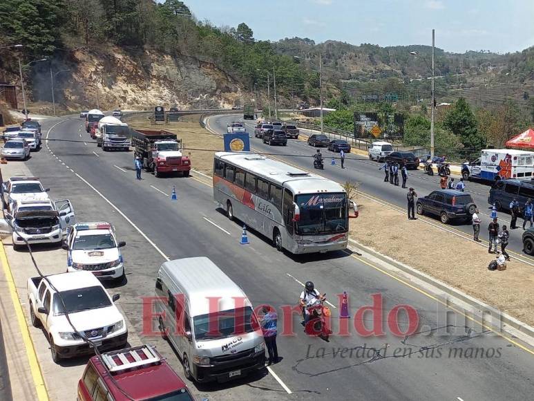 Inicia éxodo de vacacionistas y arrancan operativos en Semana Santa (FOTOS)