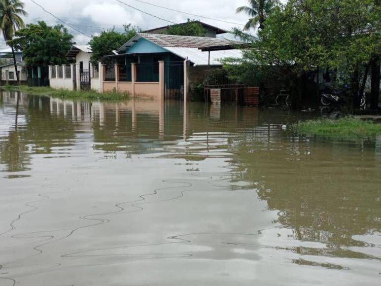 Fuertes inundaciones en la zona norte de Honduras por frente frío