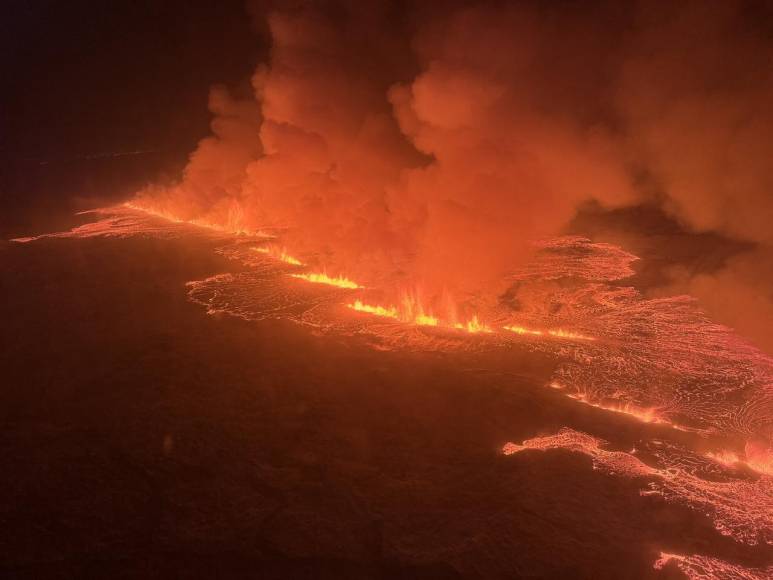 Las impactantes imágenes de la erupción del volcán en Islandia